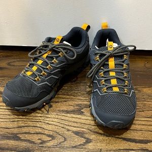 Merrell vibram men (size 10)